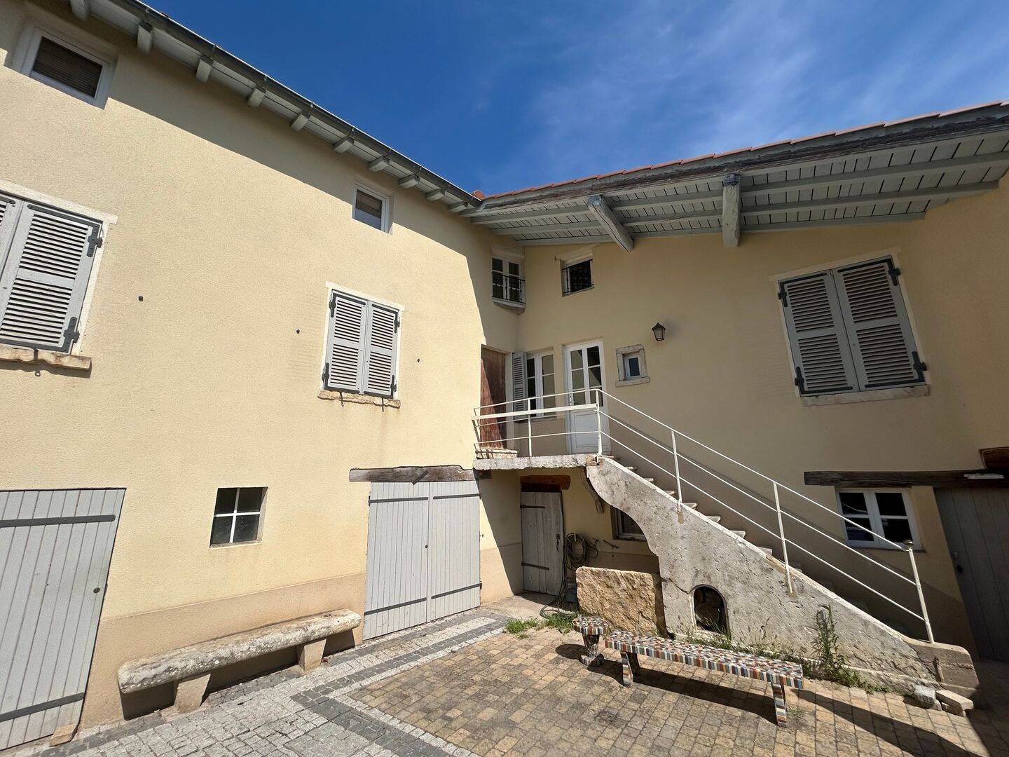 Maison 5 pièces 163 m² · à Saint-Didier-au-Mont-d'Or · 163,2 m² · 1 963 €