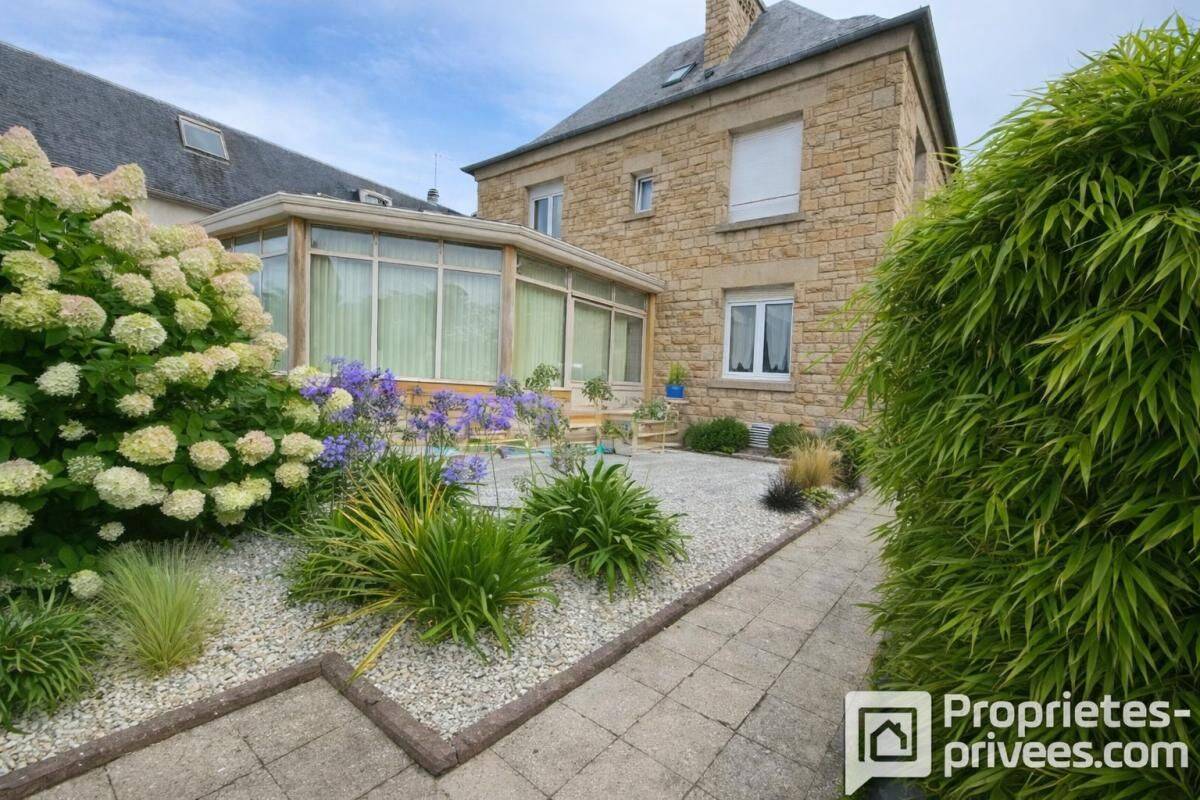 Maison 9 pièces 184 m² · à Saint-Hilaire-du-Harcouët · 184 m² · 285 000 €