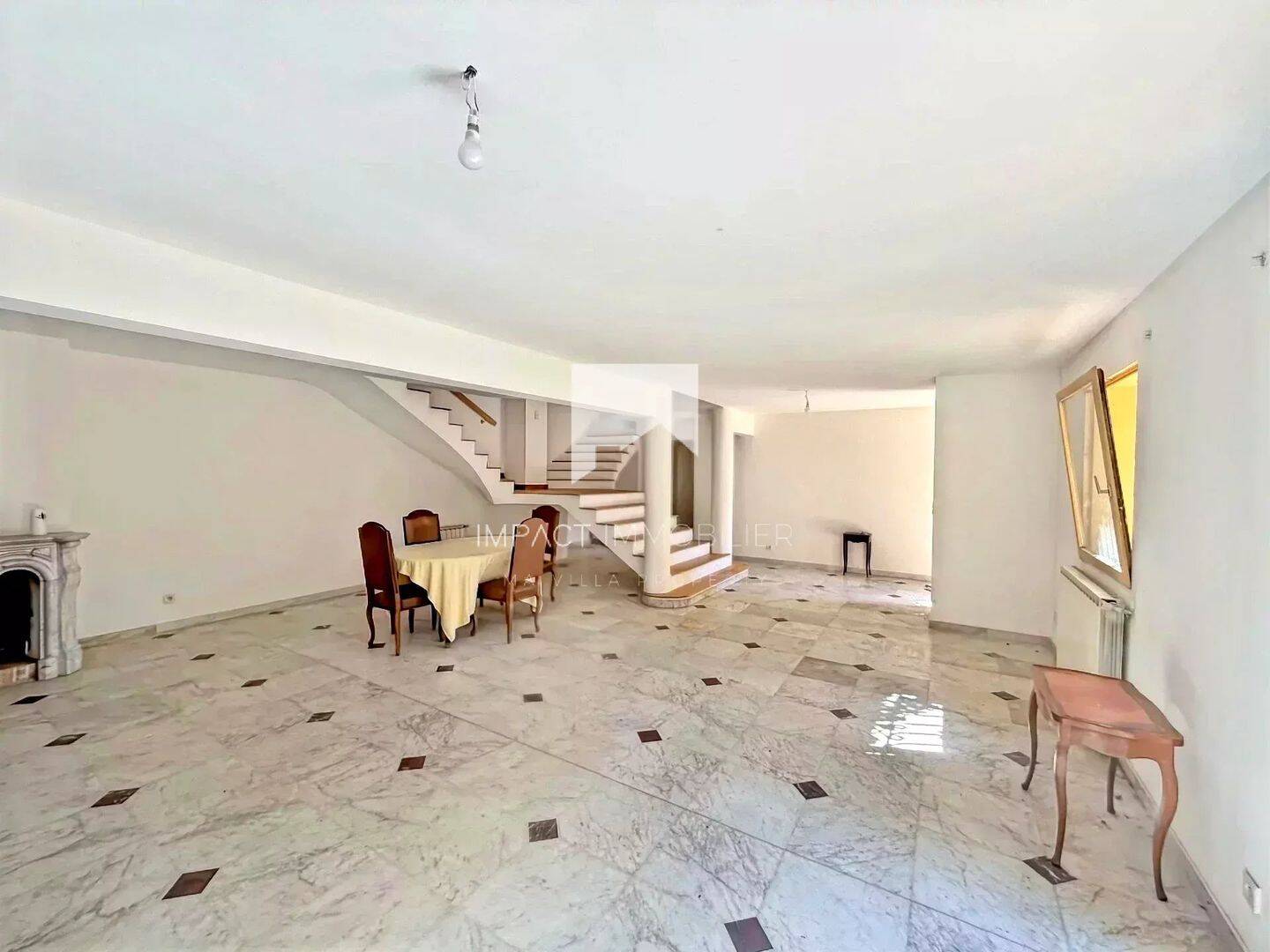Maison 4 pièces 197 m² · à La Crau · 197 m² · 575 000 €