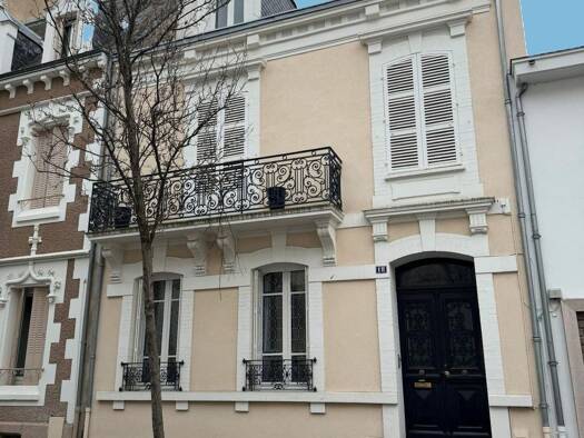 Maison à vendre 472 000 € 5 pièces 3 chambres 118 m² 86 m² de terrain Vichy 03200