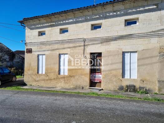 Maison à vendre 70 600 € 3 pièces 2 chambres 68,3 m² 390 m² de terrain Lussac 33570