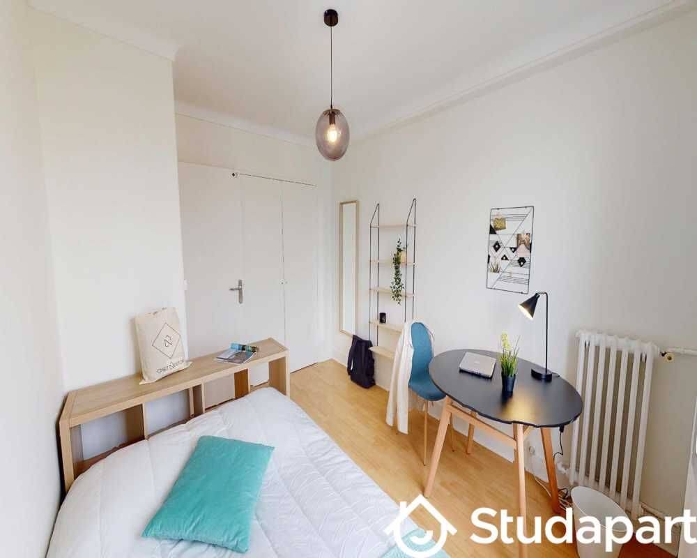 1 pièce 11 m² · à Paris 17ème Arrondissement · 11 m² · 1 270 €