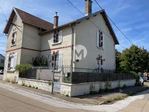 Demeure à vendre 190 000 € 5 pièces 4 chambres 192 m² 227 m² de terrain Centre-Faubourgs Sud Chaumont 52000