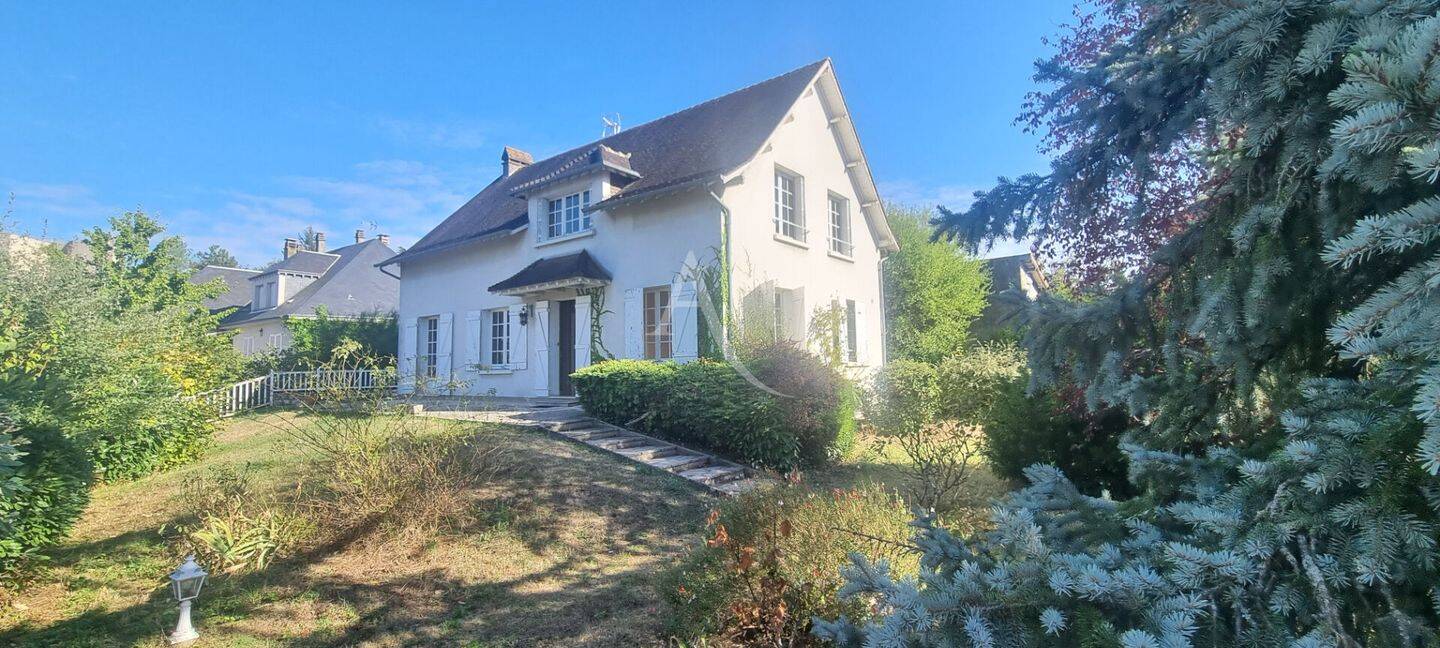 Maison 9 pièces 184 m² · à La Chaussée-Saint-Victor · 184 m² · 239 000 €