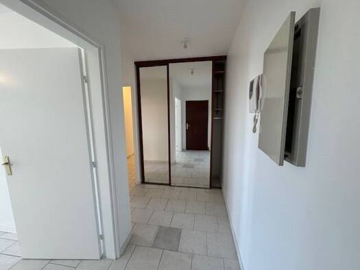 Appartement à louer 1 690 € 4 pièces 3 chambres 86 m² Saint Quentin Montigny-le-Bretonneux 78180