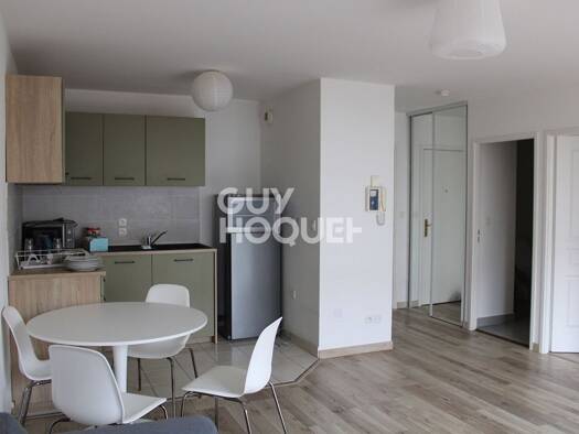 Appartement à louer 864 € 2 pièces 1 chambre 43 m² Étage 1/4 Patenotre Petit Parc Rambouillet 78120
