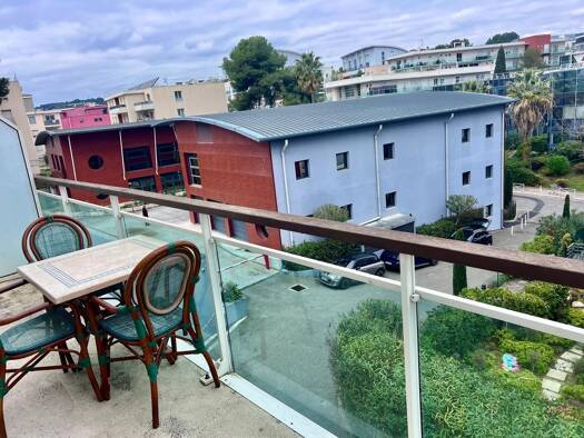 Appartement à vendre 164 000 € 2 pièces 1 chambre 29 m² Étage 3/4 Les Combes Antibes 06600