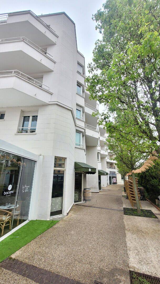 Appartement 4 pièces 87 m² · à Bois-Colombes · 86,5 m² · 1 930 €
