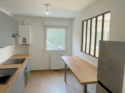Appartement à louer 730 € 4 pièces 3 chambres 83 m² Étage 1/3 Le Wehneck Saint-Avold 57500