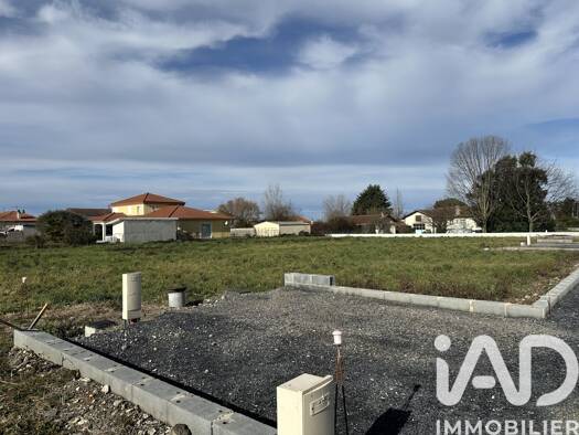 Terrain constructible viabilisé à vendre 79 000 € 733 m² de terrain Soues 65430
