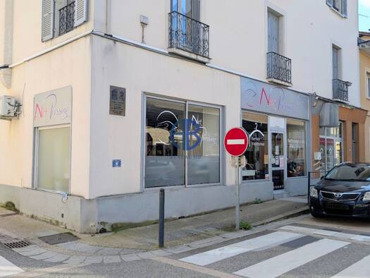 Boutique à vendre Fonds de commerce 55 000 € 75 m² de surface de vente Saint-Étienne-de-Saint-Geoirs 38590