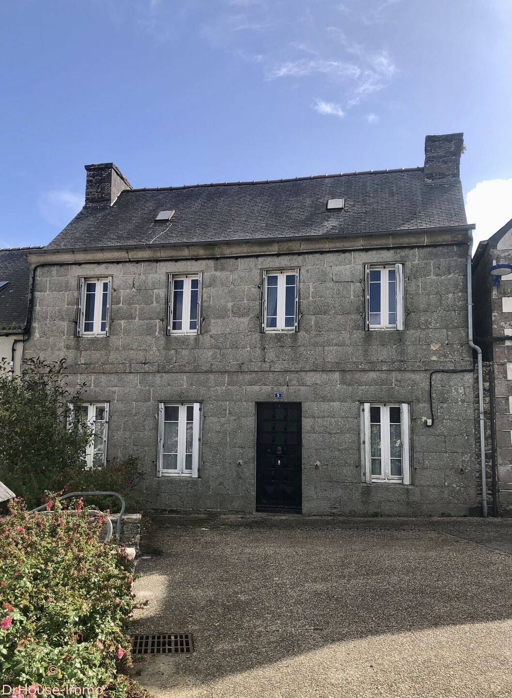 Maison 8 pièces 139 m² · à Scrignac · 139,2 m² · 97 650 €