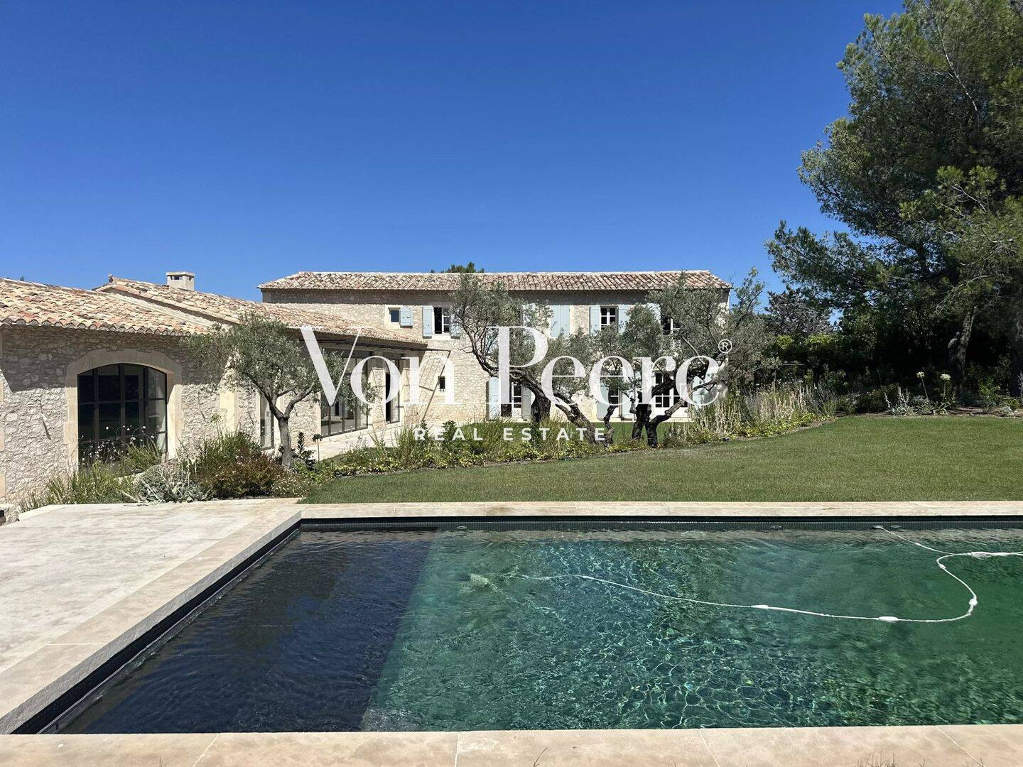 Maison 7 pièces 340 m² · à Eygalières · 340 m² · 4 900 000 €