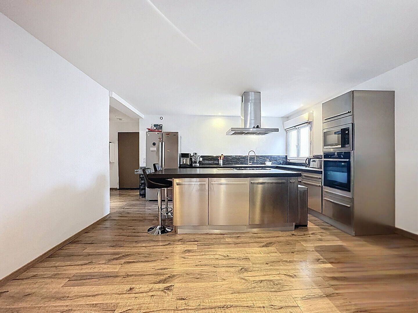 Appartement 4 pièces 90 m² · à Marseille 8ème Arrondissement · 90 m² · 462 000 €