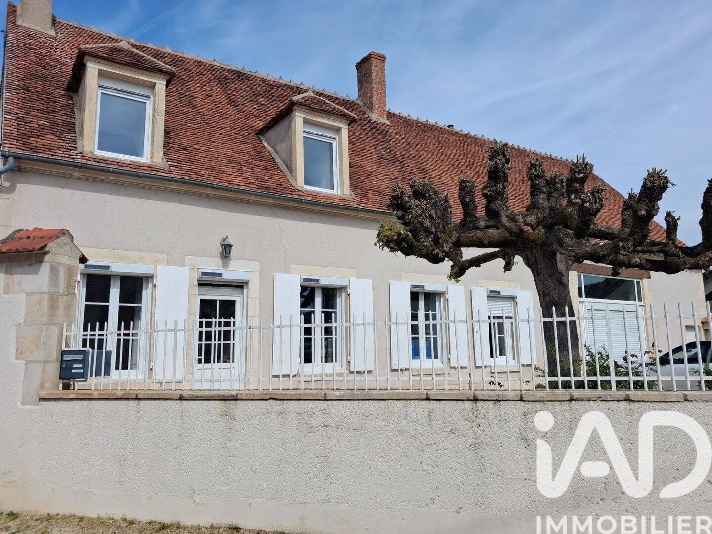 Maison 5 pièces 136 m² · à Saint-Amand-Montrond · 136,2 m² · 220 000 €
