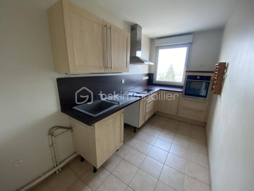 Appartement 3 pièces 77 m² · à Lucé · 76,5 m² · 137 000 €