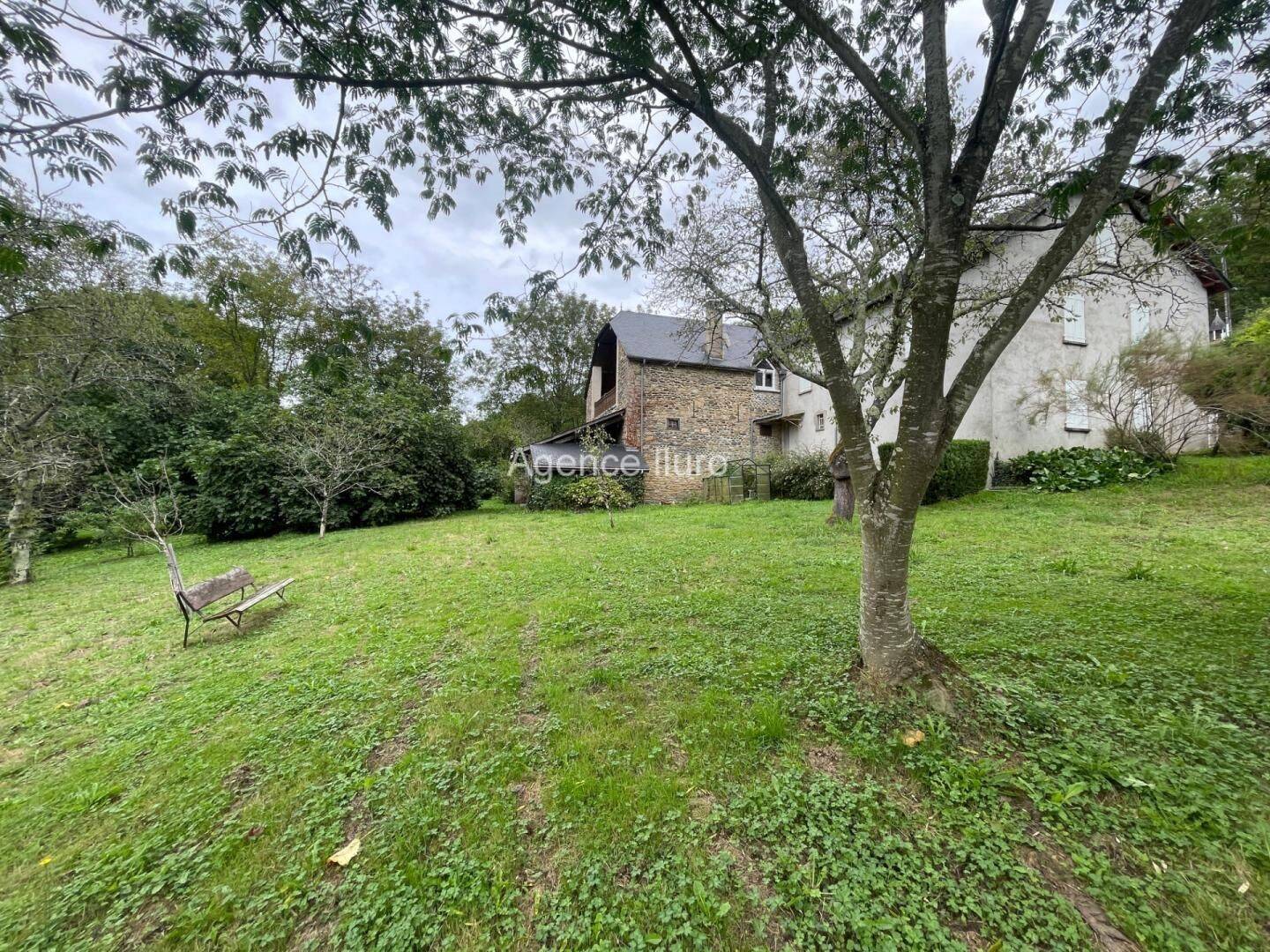 Maison 12 pièces 336 m² · à Oloron-Sainte-Marie · 336 m² · 385 000 €