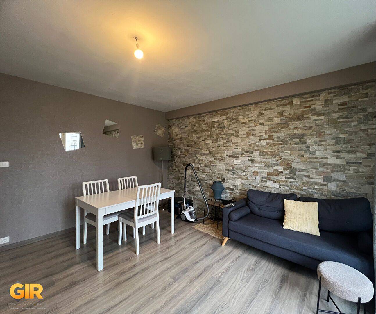 1 pièce 74 m² · à Rennes · 73,7 m² · 390 €/mois