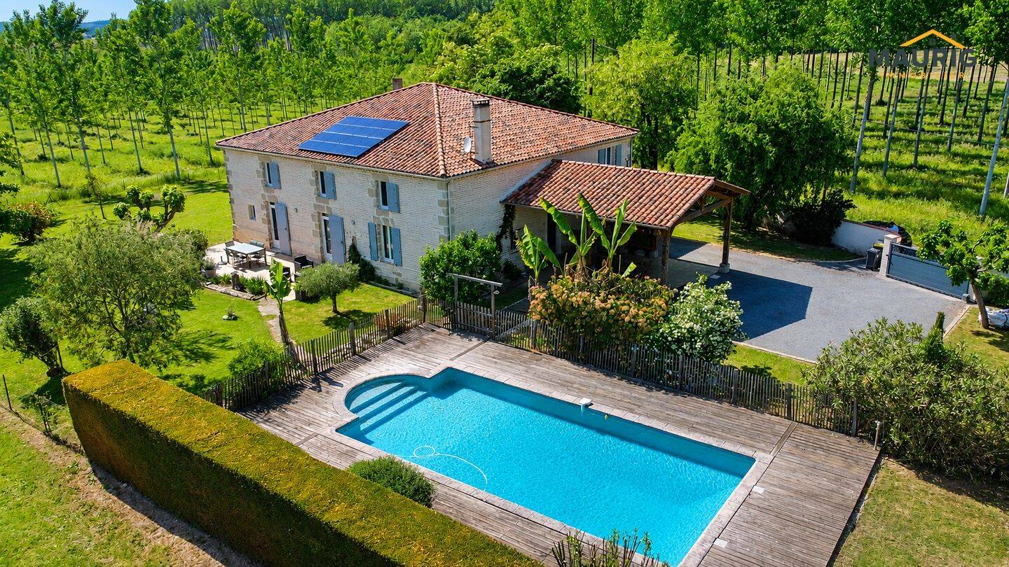 Maison 6 pièces 250 m² · à Saint-Pardoux-du-Breuil · 250 m² · 346 500 €