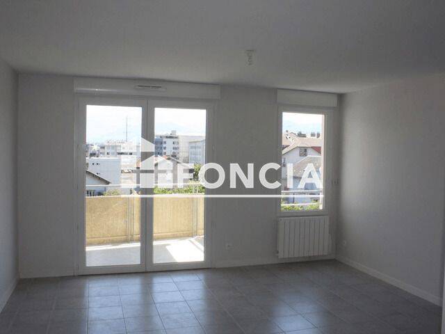 Appartement 2 pièces 43 m² · à Fontaine · 42,6 m² · 670 €