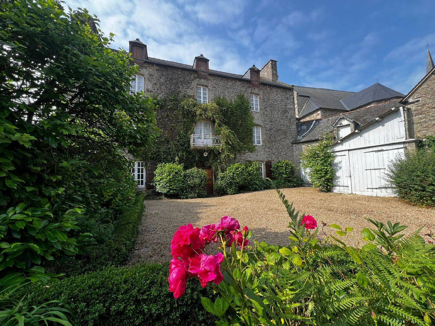 Maison 10 pièces 269 m² · à Corseul · 269 m² · 394 300 €