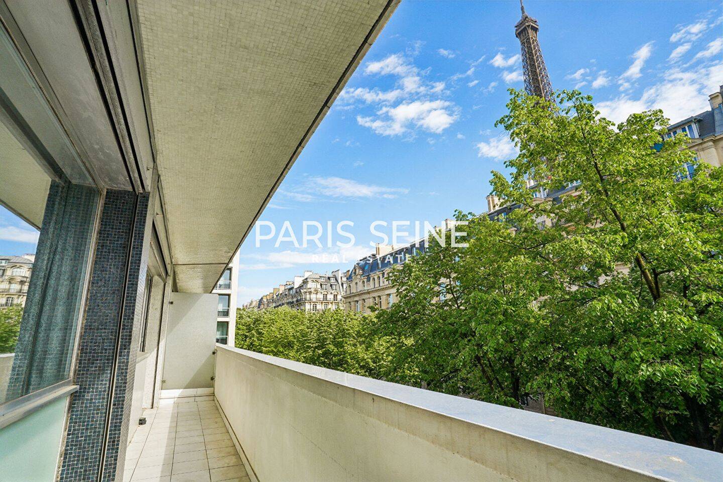 Appartement 3 pièces 81 m² · à Paris 15ème Arrondissement · 81 m² · 3 210 €
