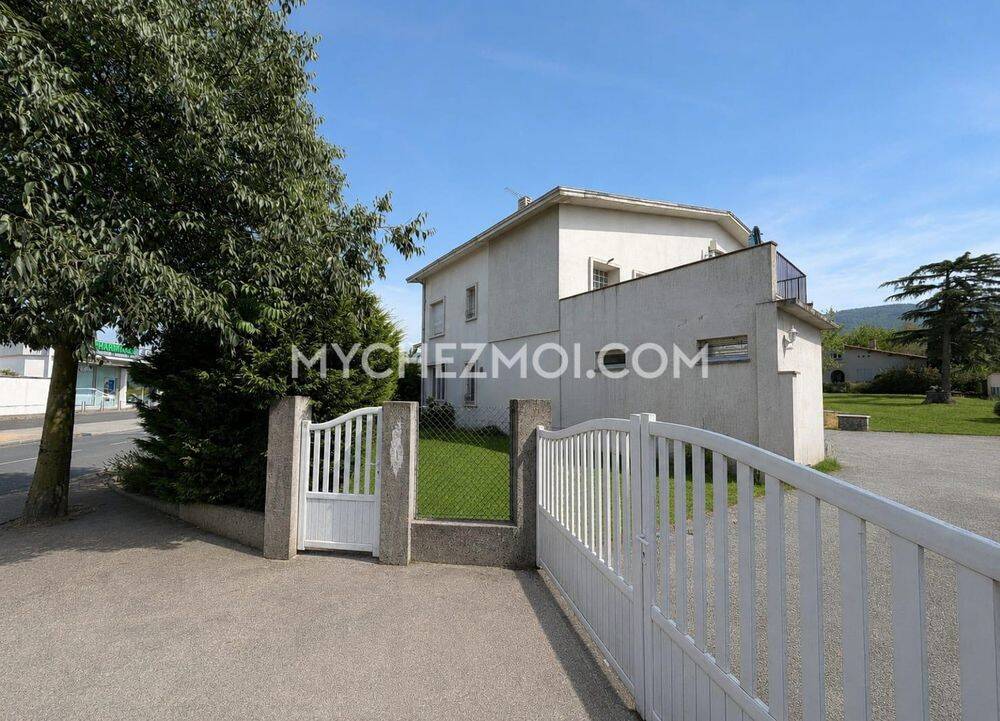 Maison 9 pièces 300 m² · à Aussillon · 300 m² · 439 000 €