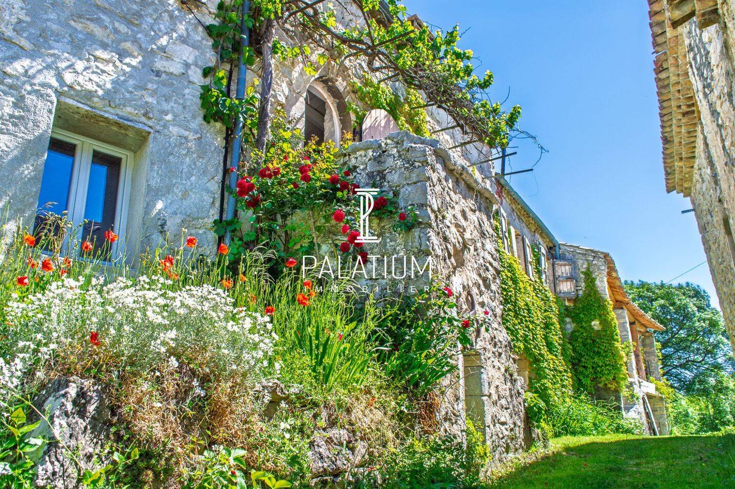 Maison 10 pièces 278 m² · à Châteauneuf-Miravail · 278 m² · 680 000 €