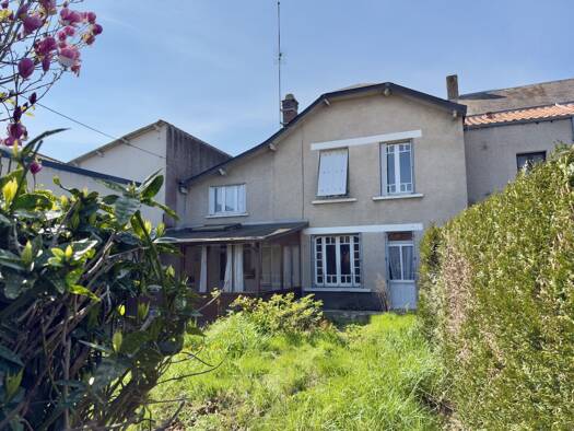 Maison à vendre 89 000 € 8 pièces 5 chambres 150 m² 460 m² de terrain La Chapelle-Saint-Laurent 79430