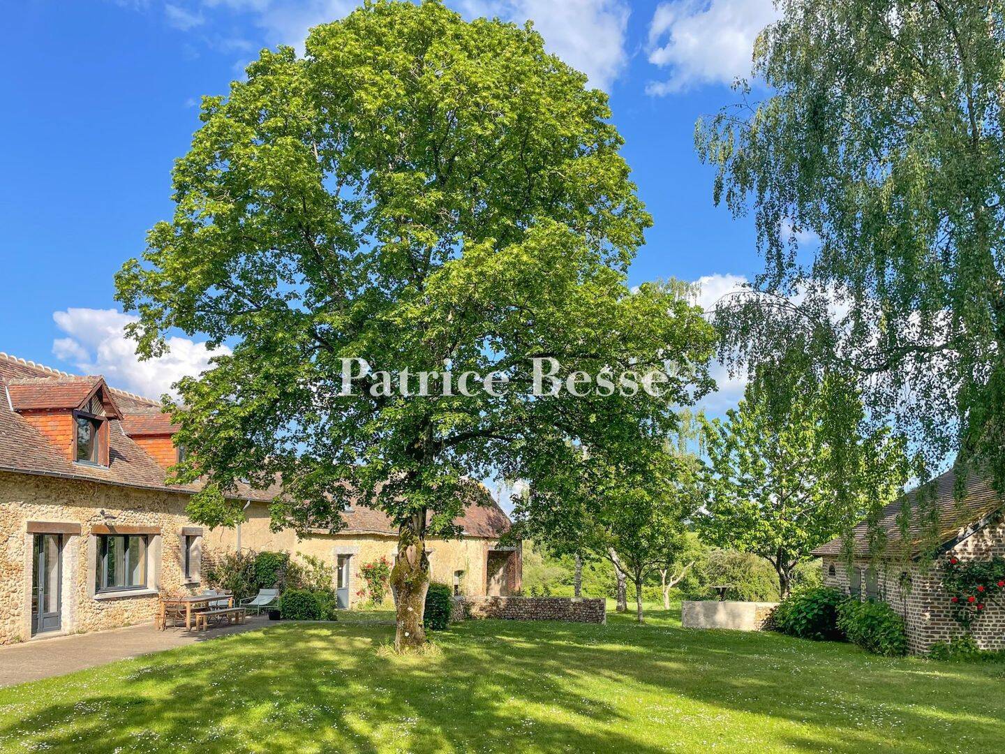Maison 10 pièces 327 m² · à La Ferté-Bernard · 327 m² · 615 000 €