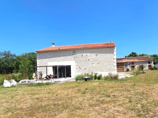 Maison à vendre 317 200 € 3 pièces 2 chambres 170 m² 1 702 m² de terrain Bresdon 17490