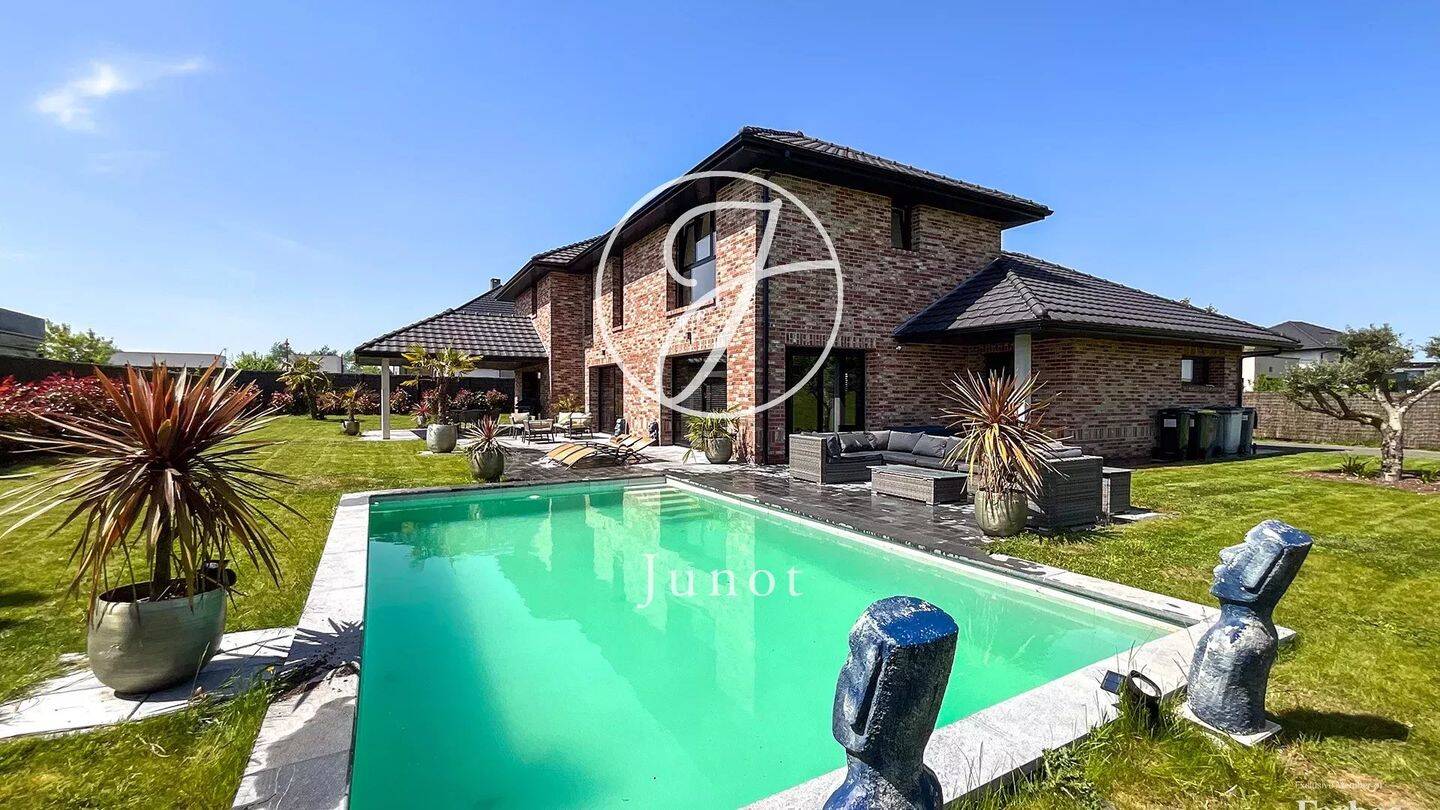 Maison 6 pièces 283 m² · à Mérignies · 283 m² · 1 100 000 €