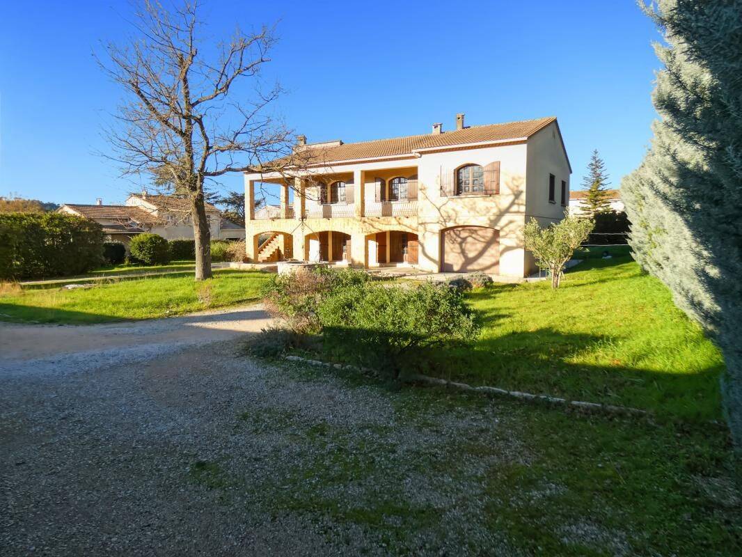 Maison 6 pièces 267 m² · à Bagnols-sur-Cèze · 267 m² · 395 000 €