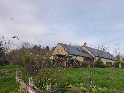 Maison à vendre - Première occupation 430 000 € 9 pièces 6 chambres 379 m² 212 900 m² de terrain Saint-Hilaire-en-Morvan 58120