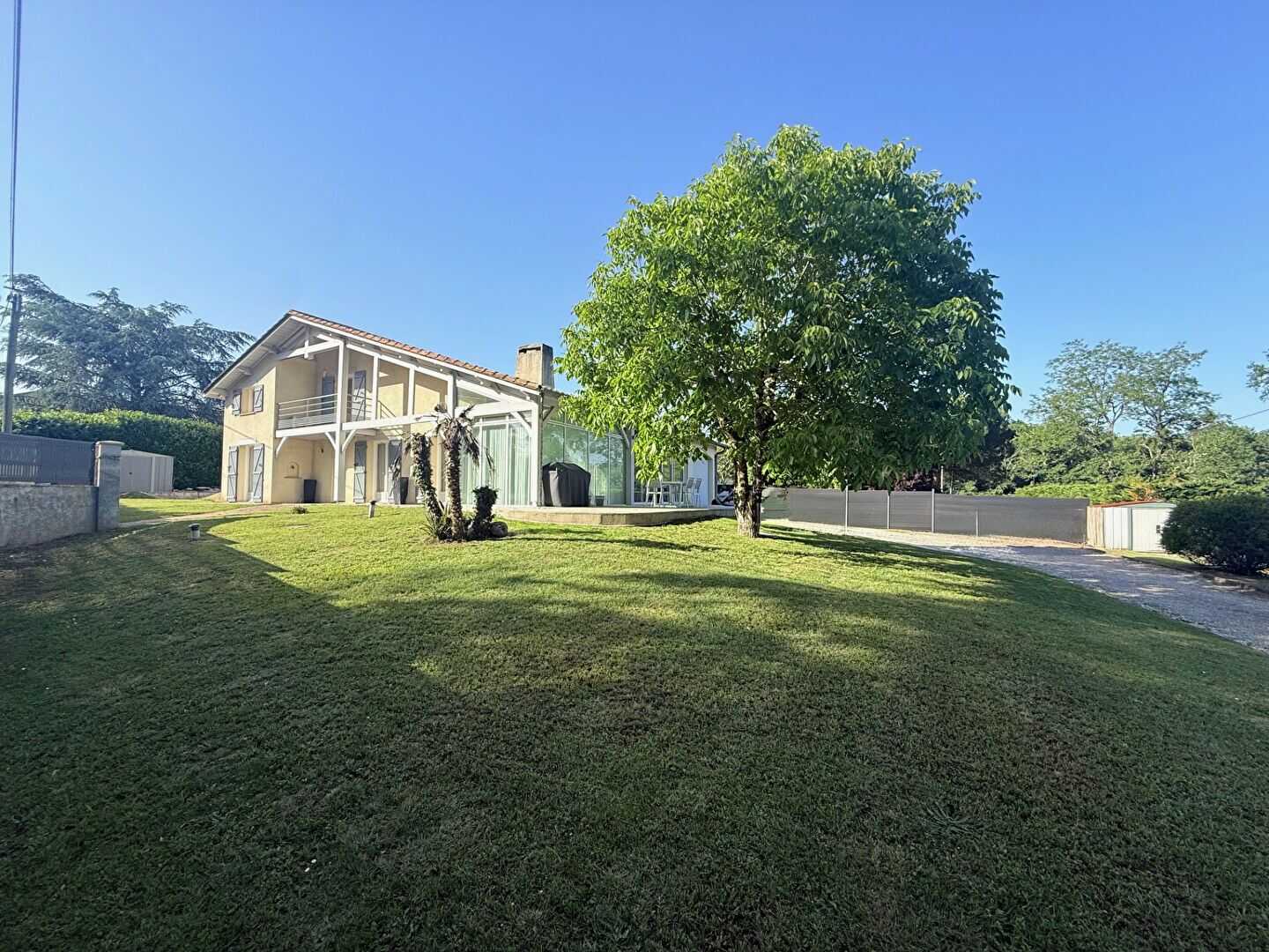 Maison 7 pièces 156 m² · à Galgon · 156 m² · 323 000 €