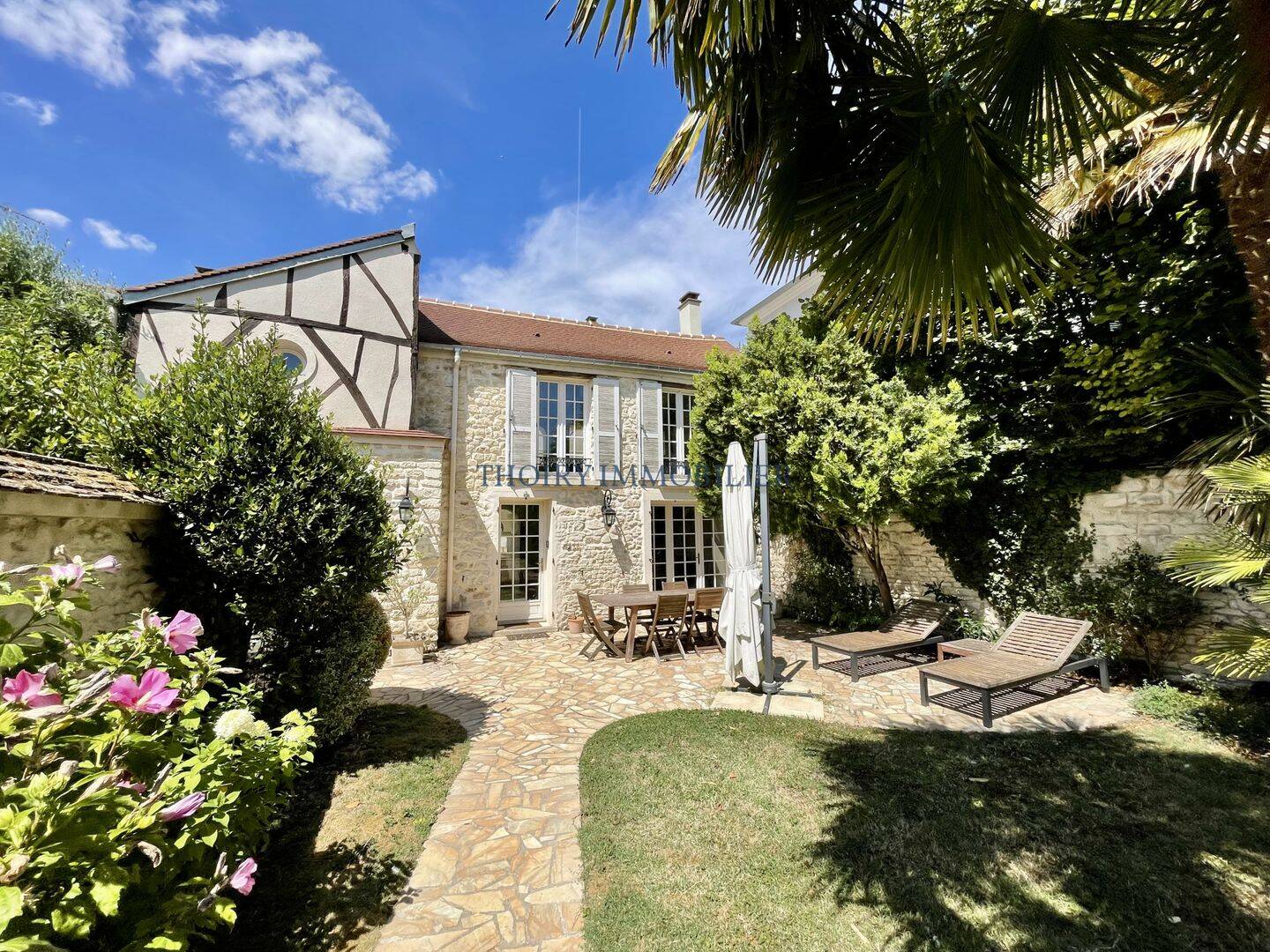 Maison 8 pièces 230 m² · à Maule · 230 m² · 598 000 €