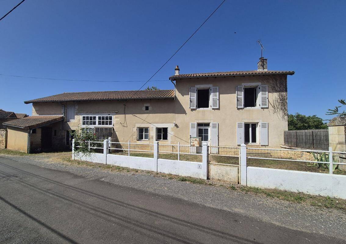 Maison 4 pièces 92 m² · à Blanzay · 92 m² · 66 000 €