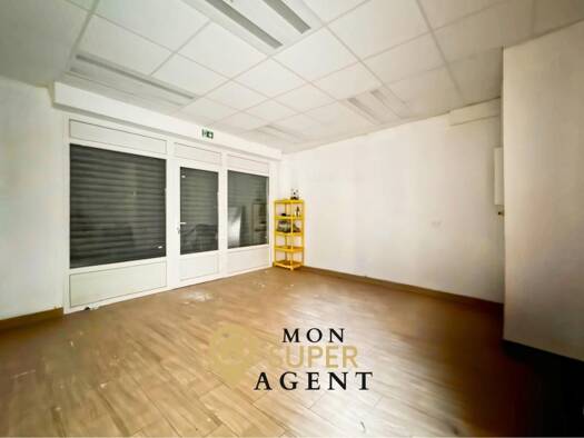 Boutique à vendre 234 900 € 61 m² de surface de vente Rive de Seine Sud Est Melun 77000
