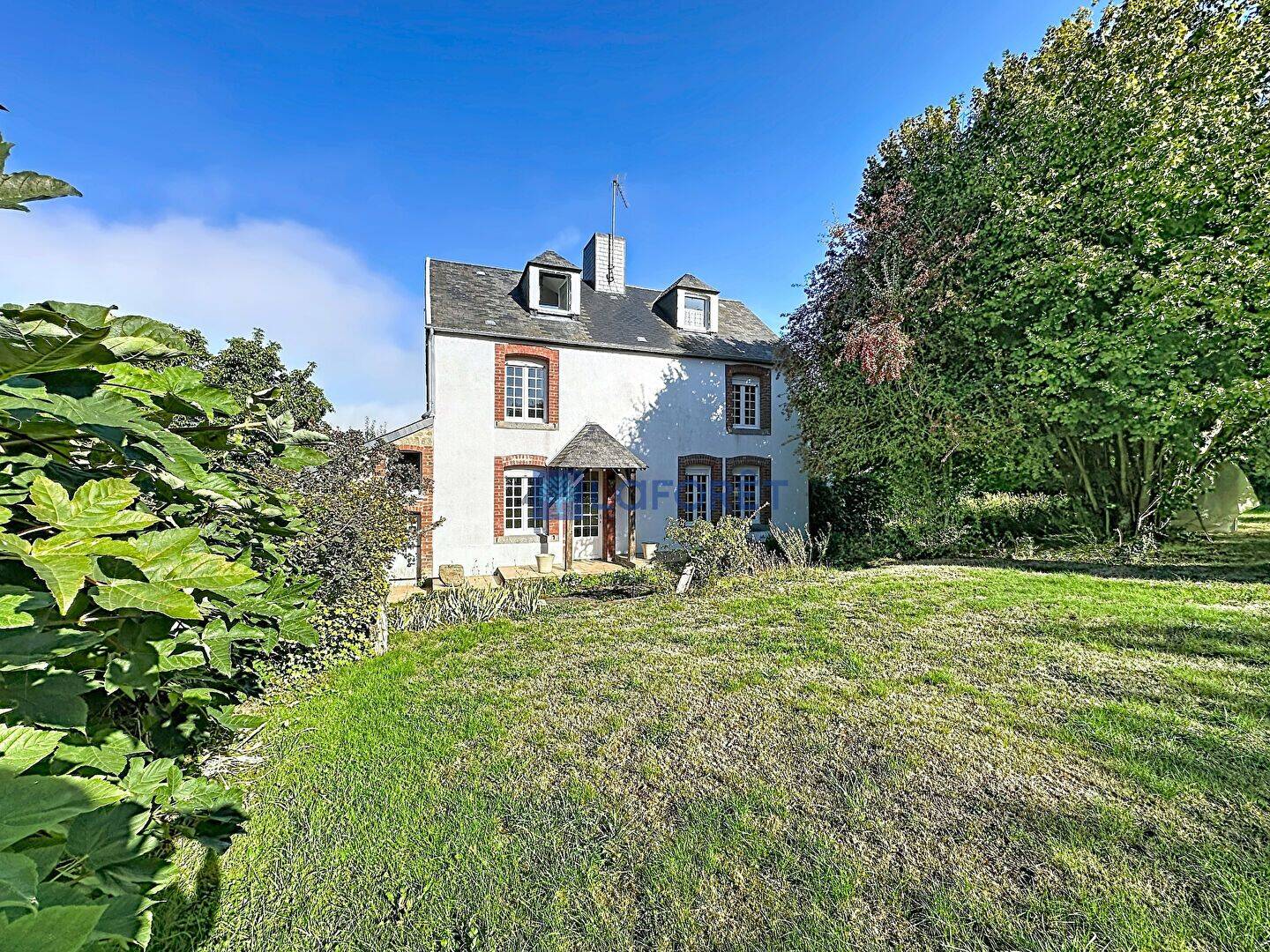 Maison 9 pièces 180 m² · à Saint-Georges-des-Groseillers · 180 m² · 189 000 €