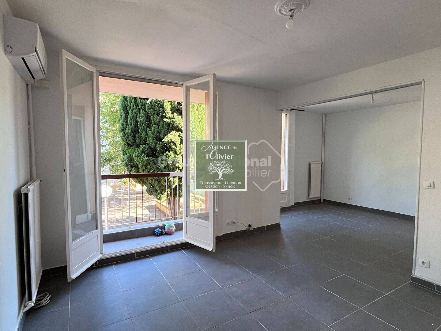 Appartement 4 pièces 77 m² · à Arles · 76,6 m² · 80 000 €
