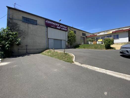 Local commercial à louer 1 850 € 480 m² de surface de vente Lussac 33570