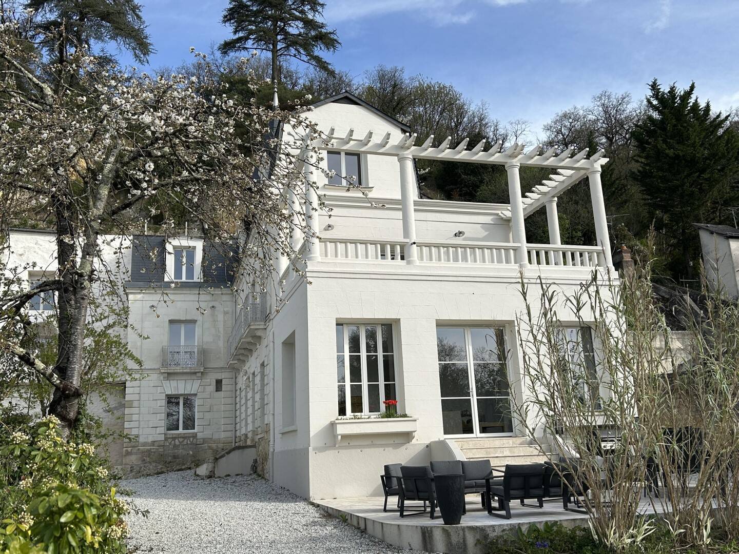 Maison 8 pièces 278 m² · à Rochecorbon · 278 m² · 1 699 000 €