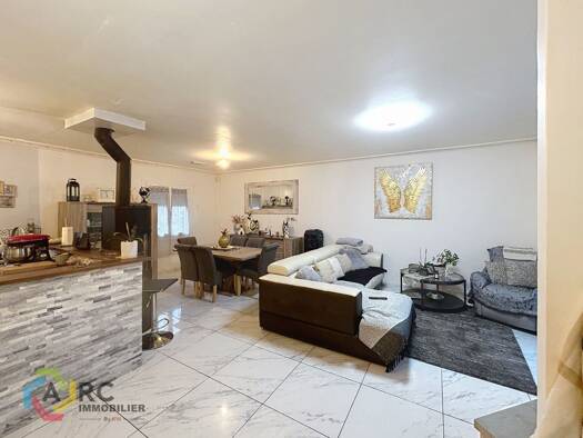 Maison à vendre 252 000 € 7 pièces 3 chambres 116,1 m² 1 050 m² de terrain Jouy-le-Potier 45370