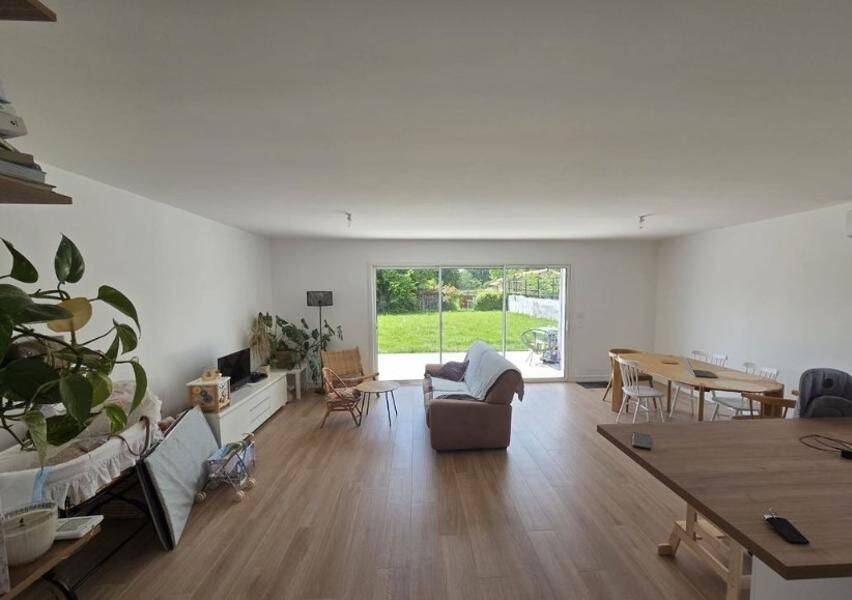 Maison 4 pièces 105 m² · à Saint-Genès-de-Fronsac · 105 m² · 1 270 €/mois