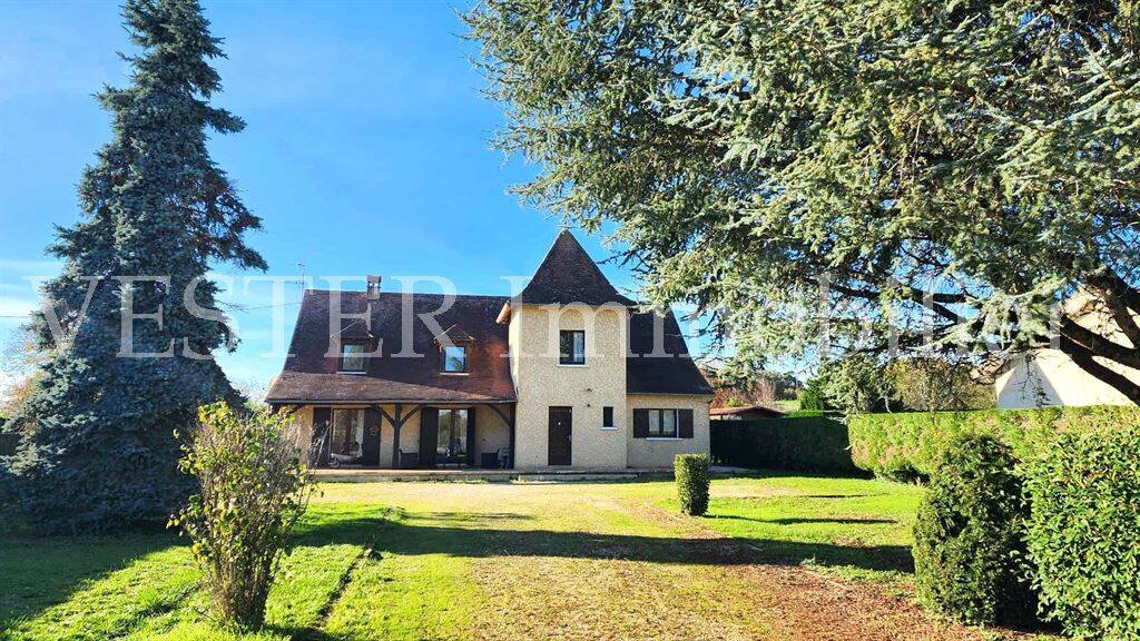 Maison 11 pièces 250 m² · à Saint-Front-de-Pradoux · 250 m² · 208 500 €