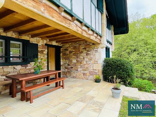 Maison à vendre 629 000 € 8 pièces 4 chambres 165 m² 1 202 m² de terrain Sare 64310