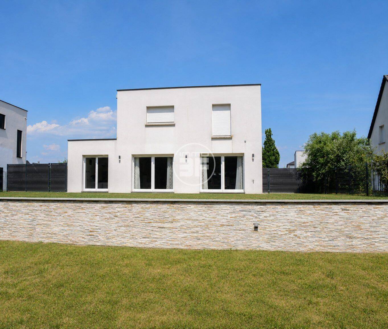 Maison 7 pièces 165 m² · à Saint-Louis · 165 m² · 3 500 €/mois