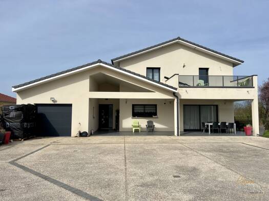 Maison à vendre 420 000 € 7 pièces 6 chambres 183 m² 806 m² de terrain Bâgé-la-Ville 01380