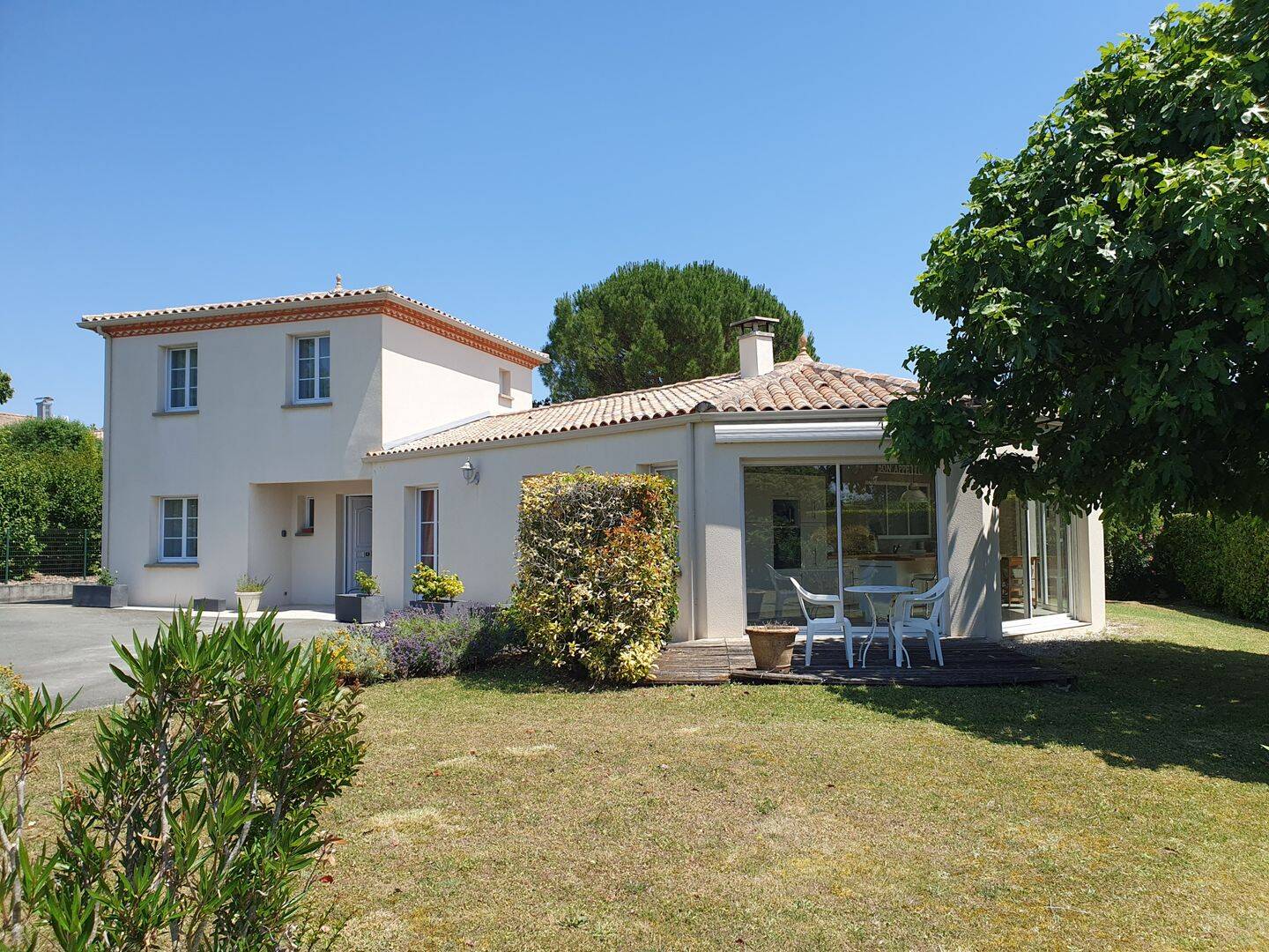 Maison 7 pièces 175 m² · à Saint-Georges-des-Coteaux · 174,7 m² · 378 000 €