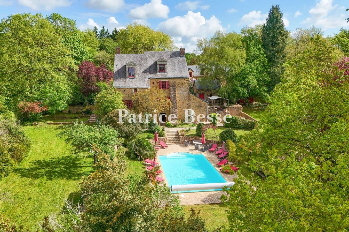 Maison 11 pièces 392 m² · à Sablé-sur-Sarthe · 392 m² · 895 000 €